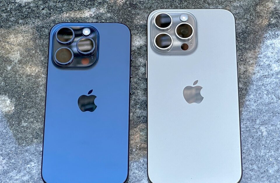 What is the difference between the iphone 15 pro and the 15 pro max?