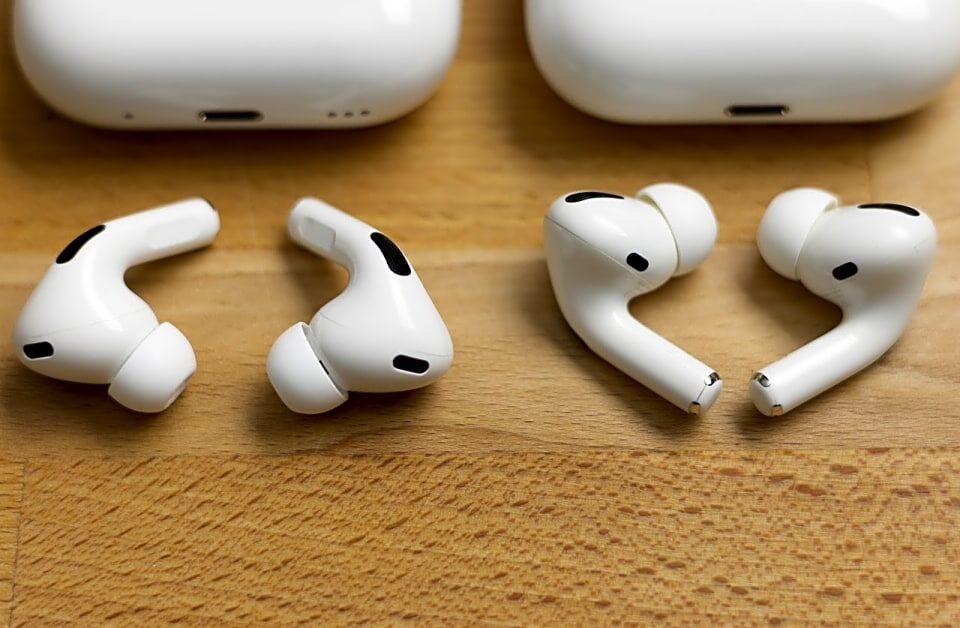 What is the difference between airpod pros and airpod pros with magsafe case?